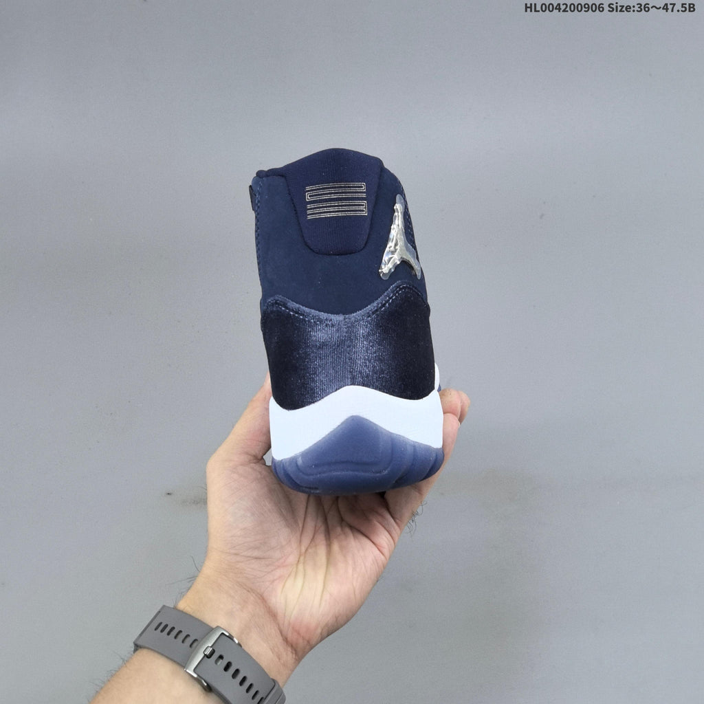 Air Jordan 11 Retro Midnight Navy High-Top Sneakers - product image from the listing.