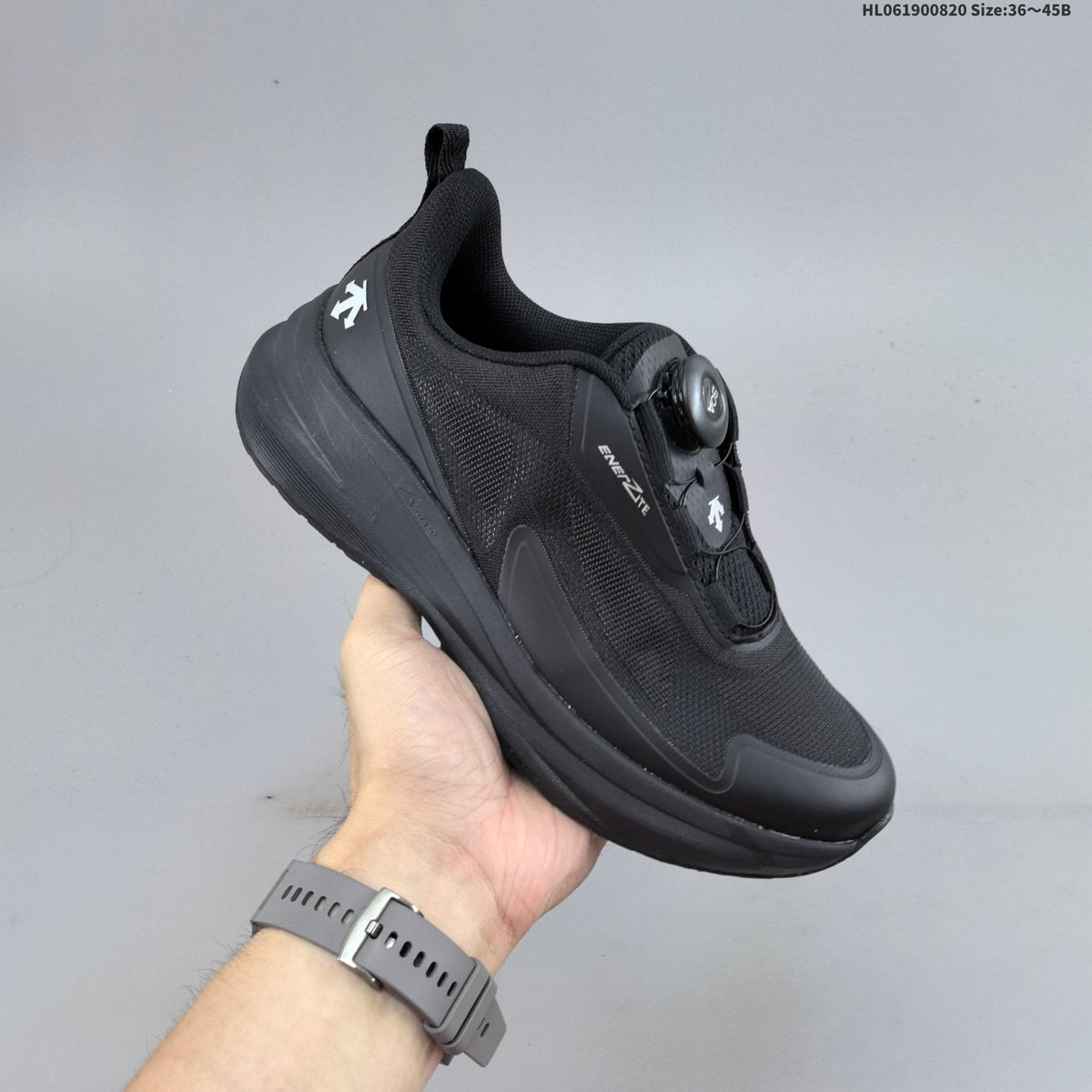 DESCENTE LAVITATE TRAIL WIRE 3.0 Sneakers in Black - product image from the listing.