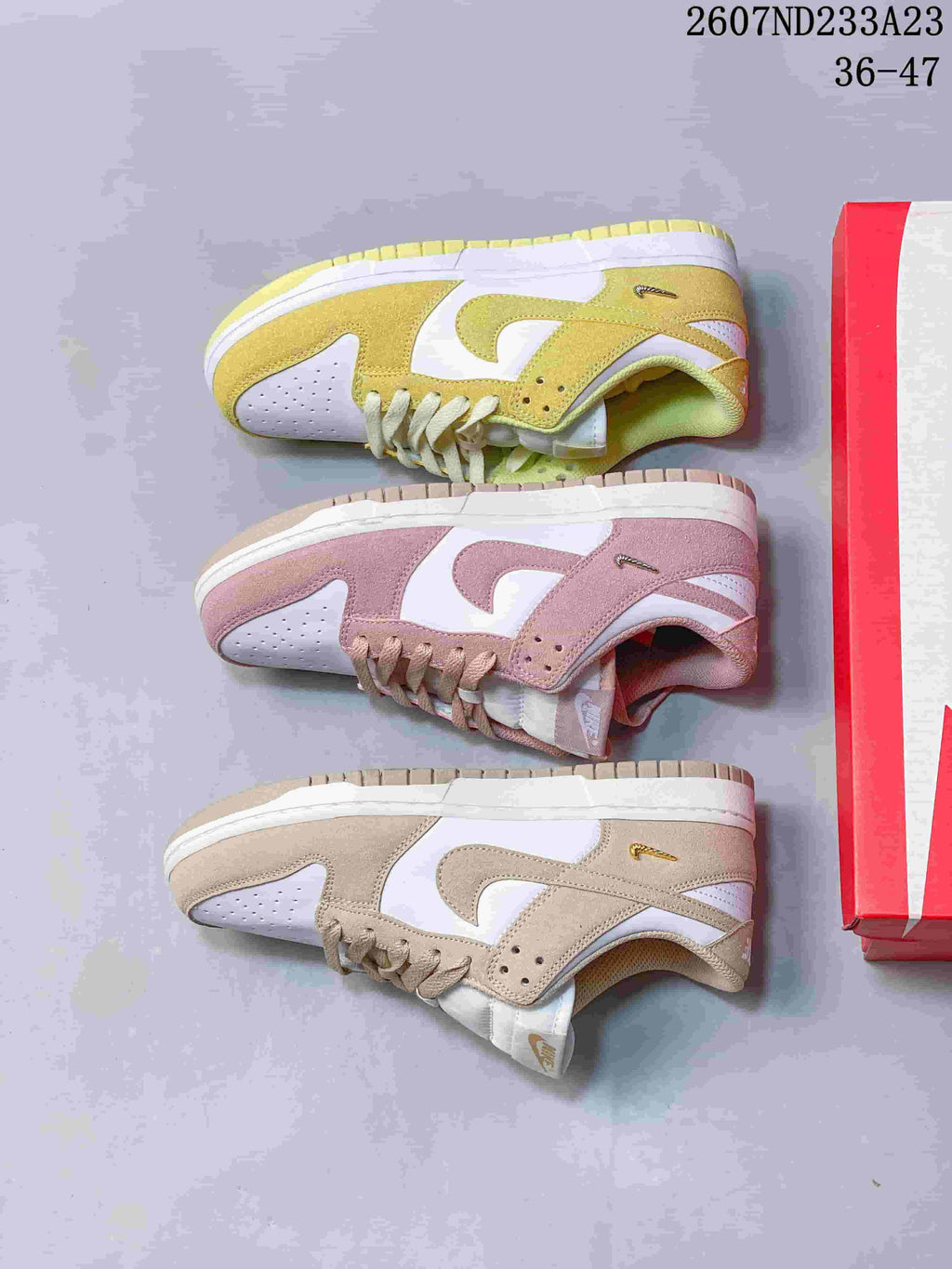 Nike SB Dunk Low Pro Low-Cut Sneakers - product image from the listing.