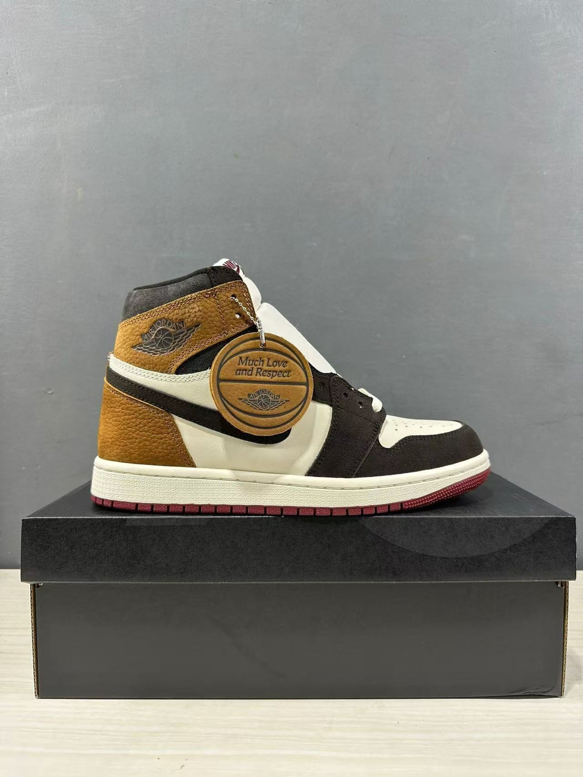 Air Jordan 1 High OG Cacao Wow Sand Drift DZ5485-201 - product image from the listing.