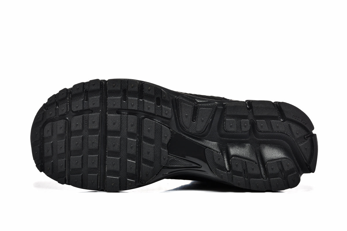 Nike Vomero 5 Black Running-Style Trainers - product image from the listing.