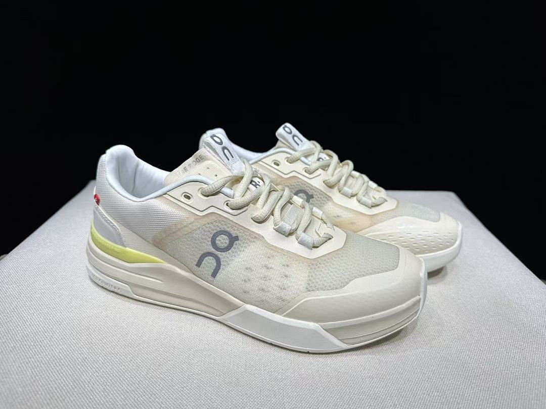On The Roger Advantage Pro Tennis Sneakers in Cream - product image from the listing.