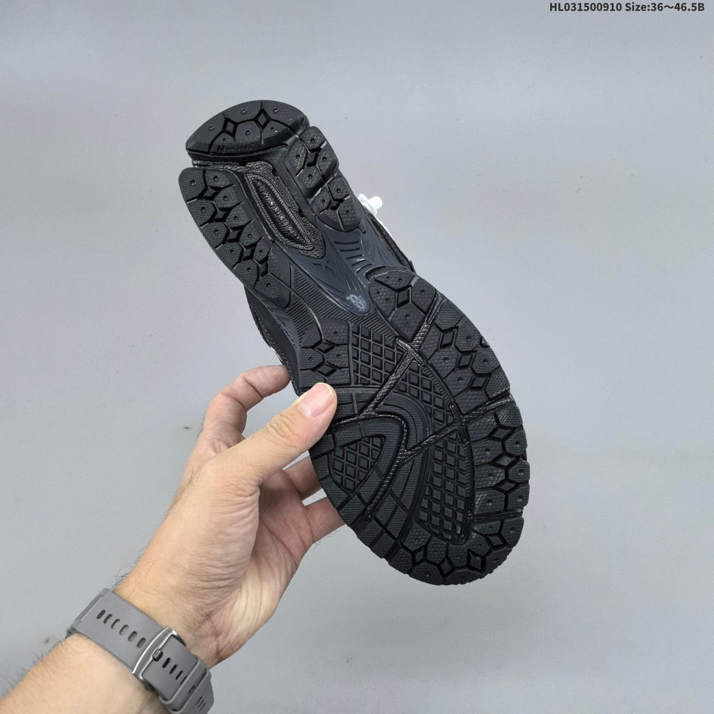 New Balance 1906R Sneakers in Black HL031500910 - product image from the listing.