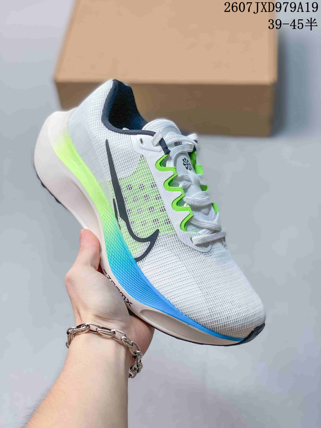 Nike Zoom Fly 5 PRM Low-Top Sneakers for Running - product image from the listing.