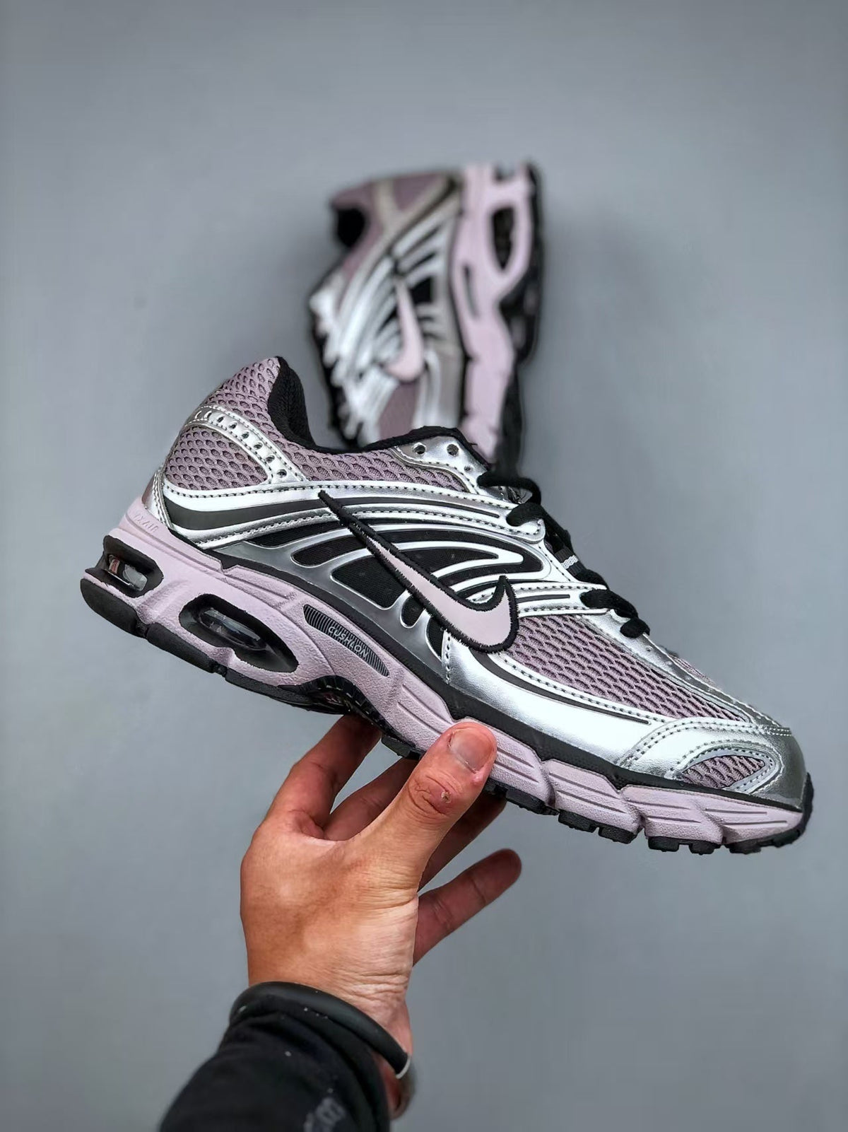 Nike Air Max Moto 2K Low-Top Shoes for Running - product image from the listing.