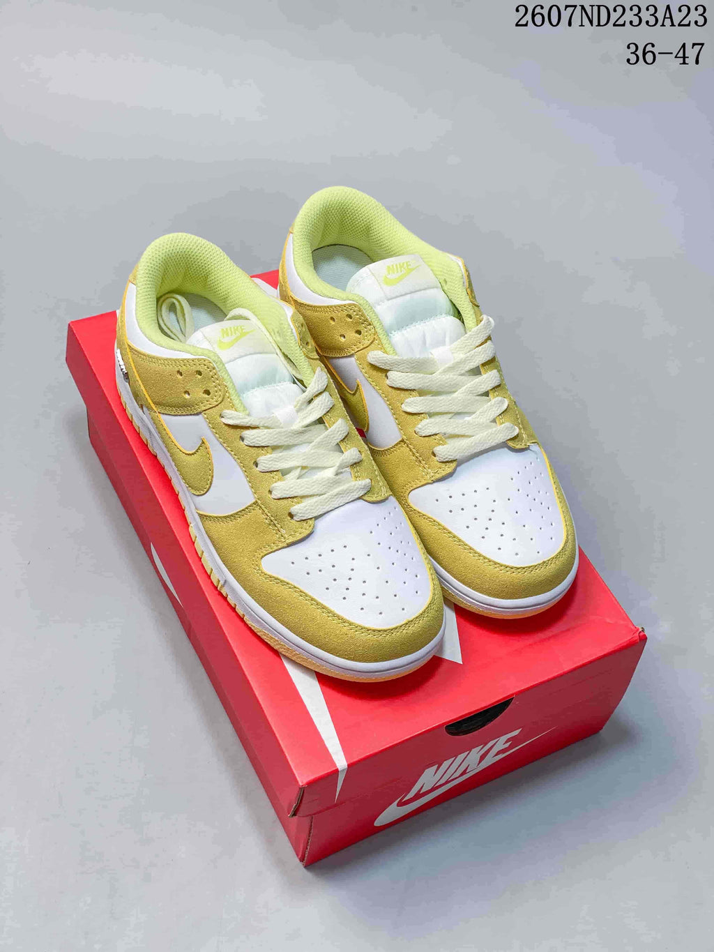 Nike SB Dunk Low Pro Low-Cut Sneakers - product image from the listing.