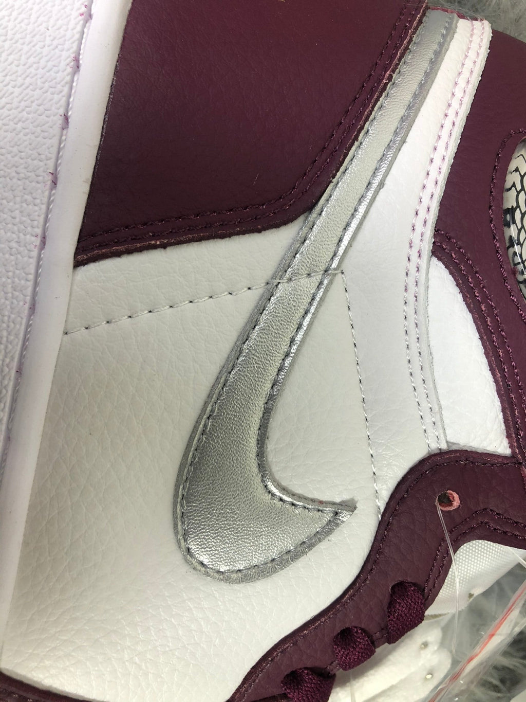 Nike Air Jordan 1 Retro High OG Sneakers in Bordeaux 555088-611 - product image from the listing.