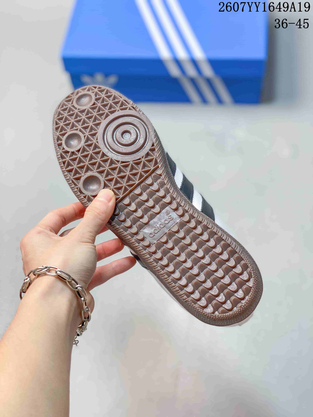 adidas Samba Low-Cut Sneakers White Black Gum Sole 2607YY1649A19 - product image from the listing.