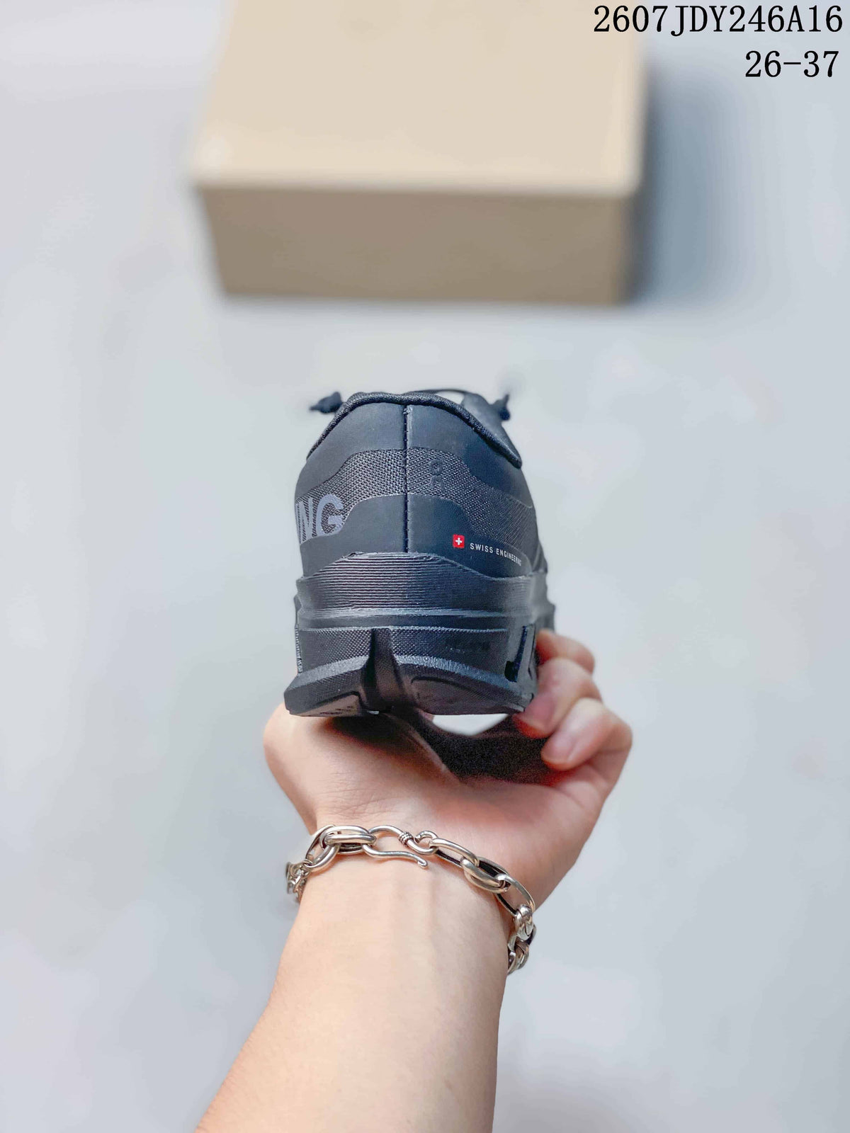 On Cloudstratus 3 Kids' Sneakers in Dark Gray - product image from the listing.