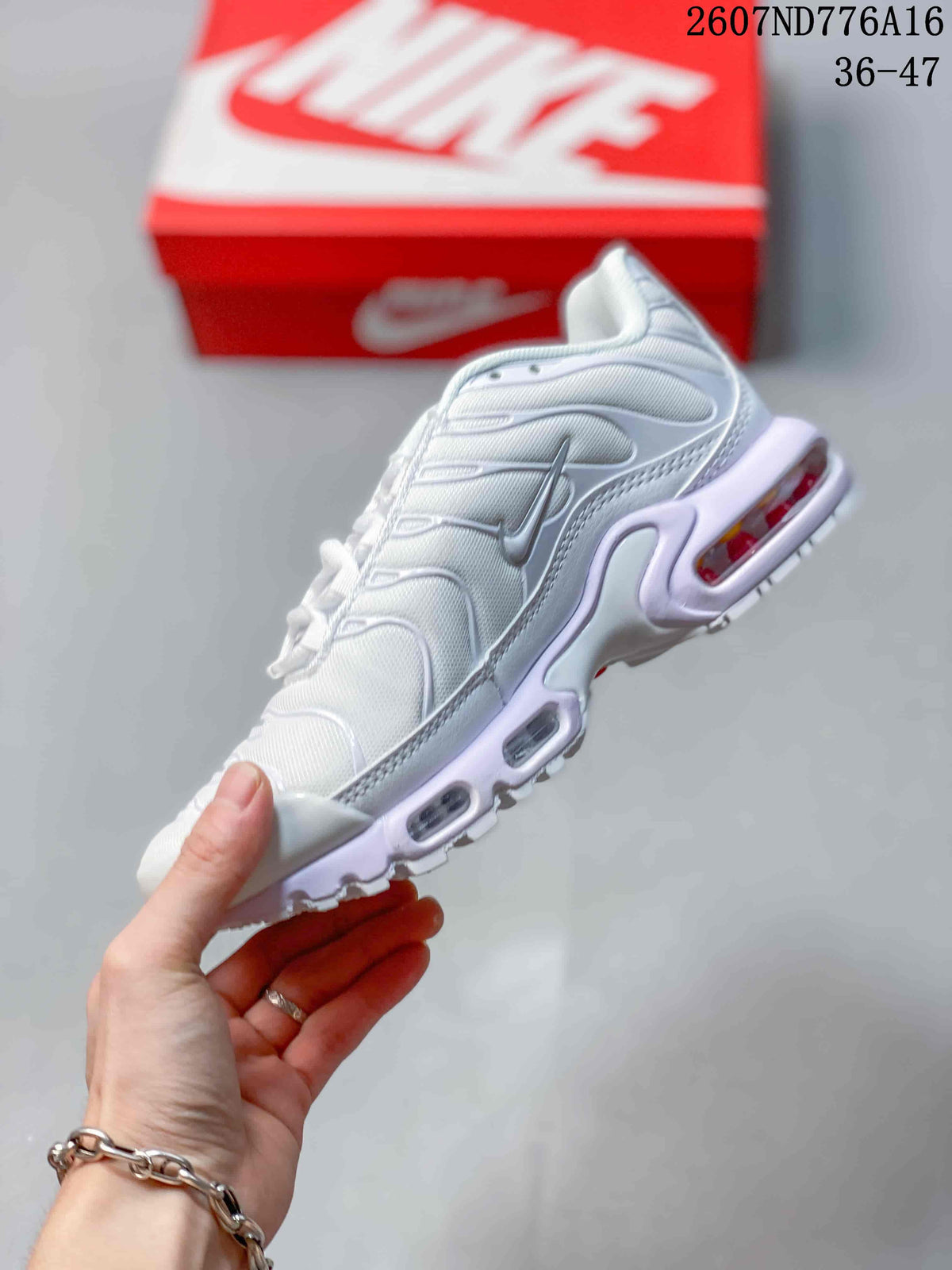 Nike Air Max Plus Sneakers in White 2607ND776A16 - product image from the listing.
