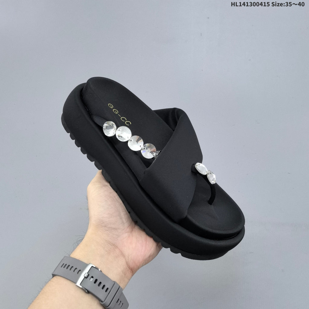 GG-CC Black Embellished Platform Thong Sandals - product image from the listing.