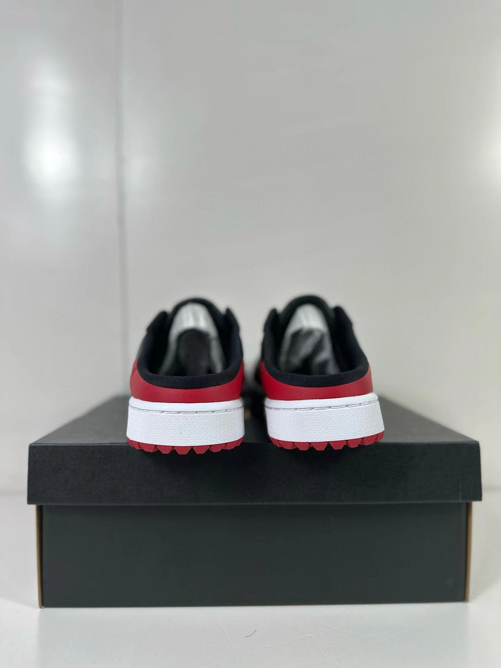 Air Jordan 1 Mule Bred Black Red FJ1214-001 - product image from the listing.