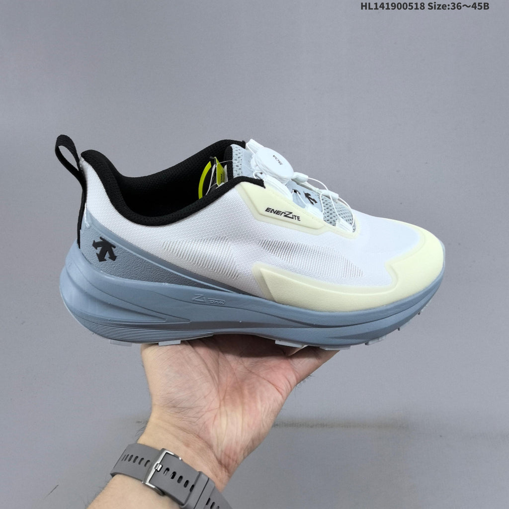 Descente Lavitate 3.0 Air Wire Low-Top Shoes for Running - product image from the listing.