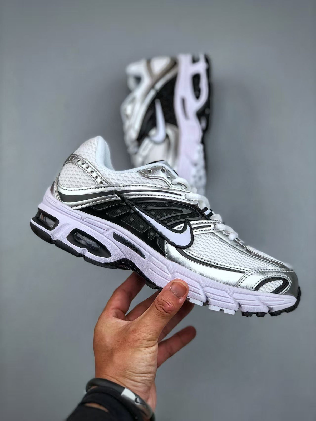 Nike Air Max Moto 2K Low-Top Shoes for Running - product image from the listing.