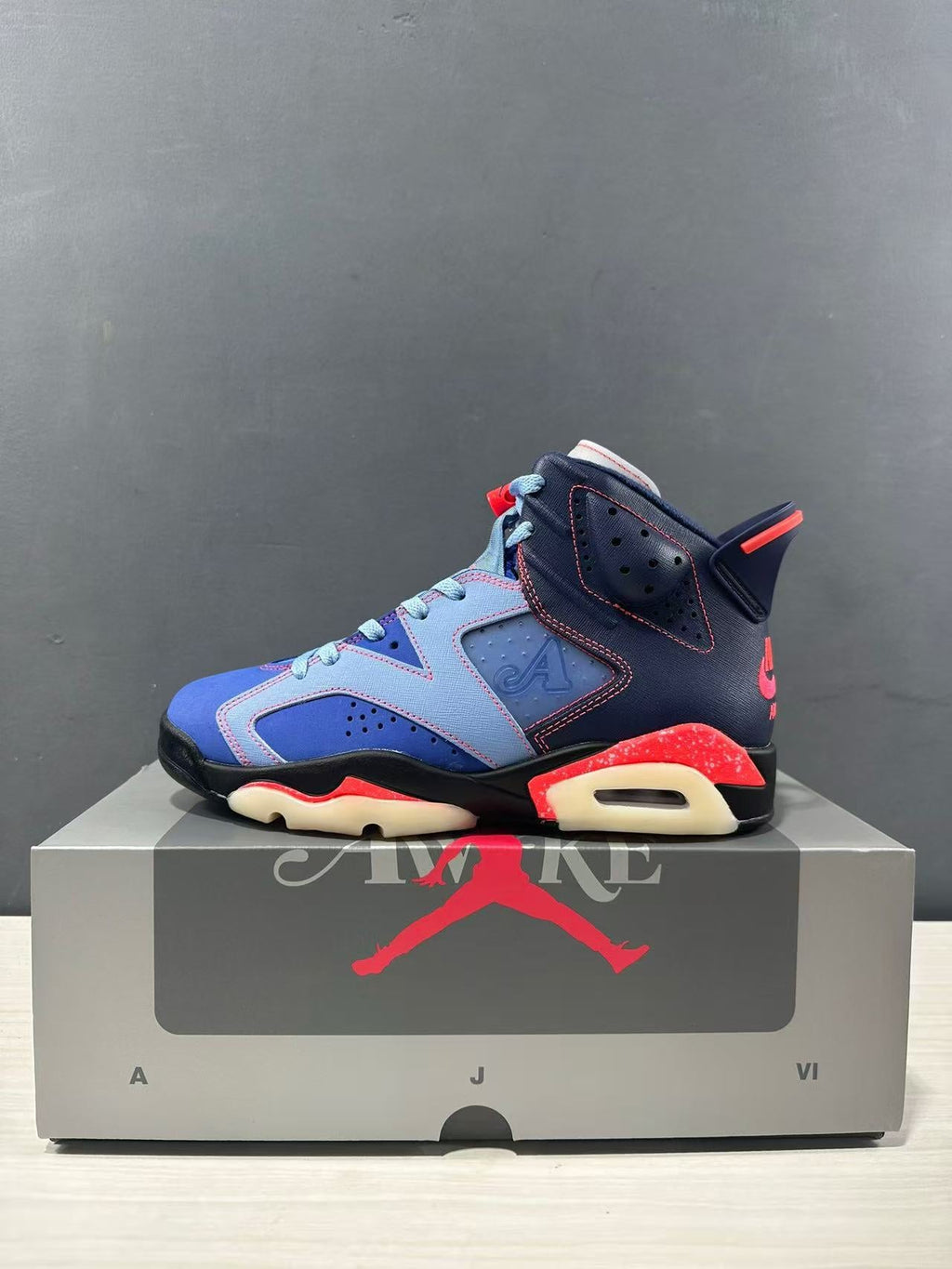 Jordan 6 Retro High-Top Sneakers in Blue IQ5706-400 - product image from the listing.