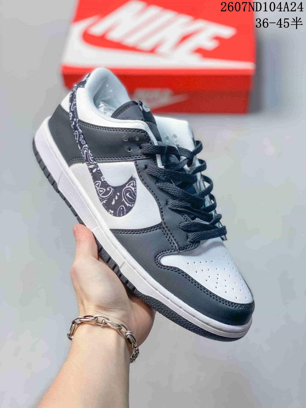 Nike SB Dunk Low Pro QS Low-Cut Sneakers - product image from the listing.