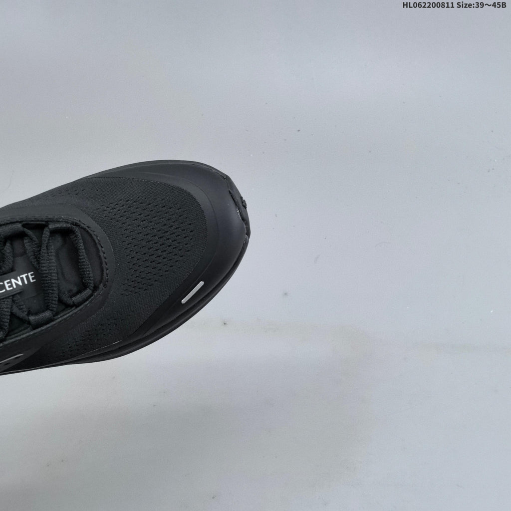 DESCENTE D/F RIDE Black Low-Top Sneakers for Running - product image from the listing.