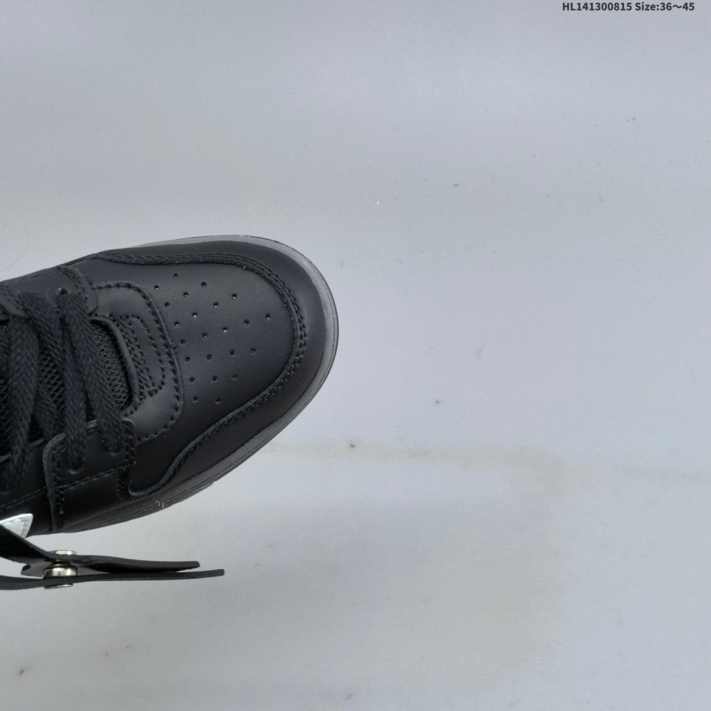 Black and White Off-White Arrows Low-Top Sneakers - product image from the listing.