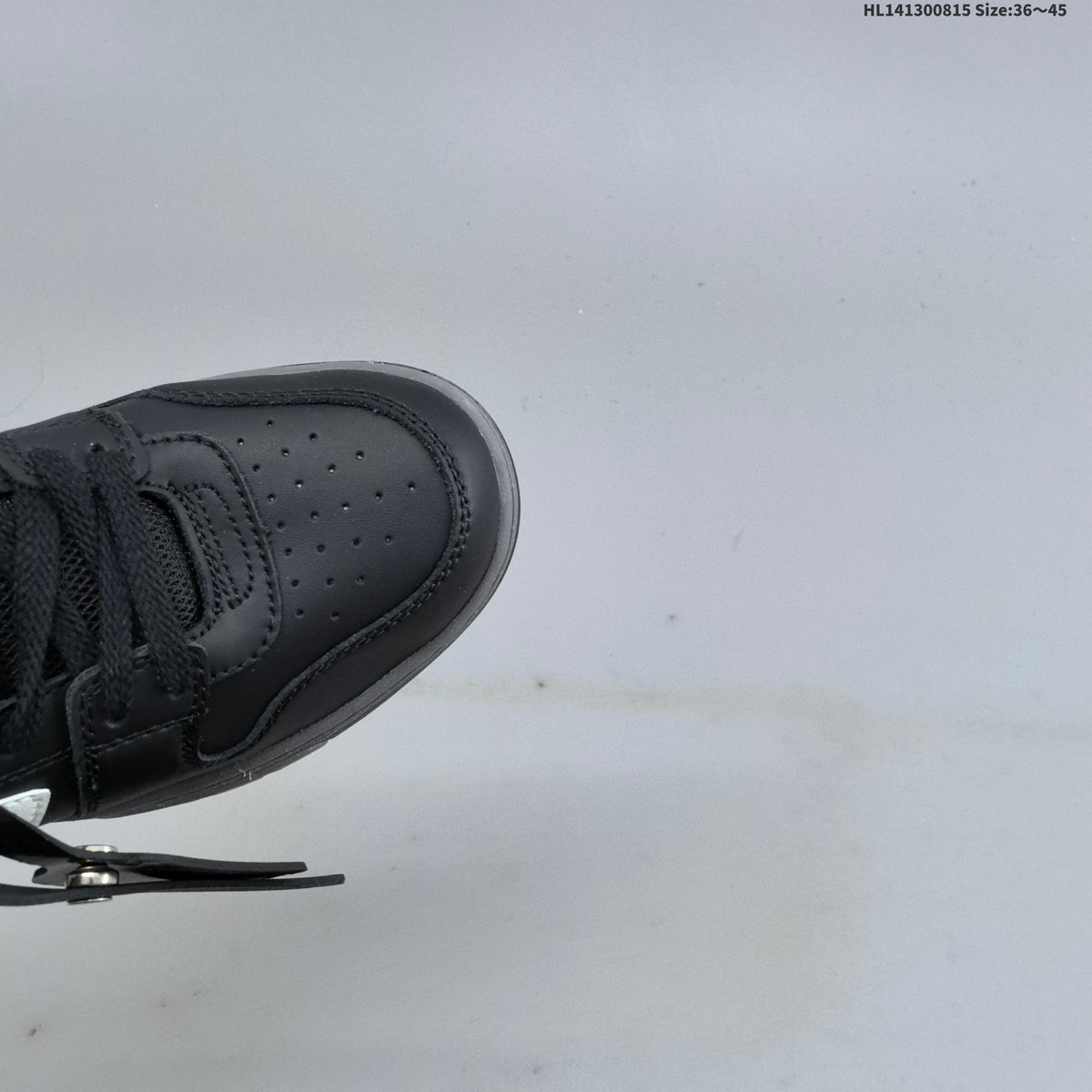 Black and White Off-White Arrows Low-Top Sneakers - product image from the listing.