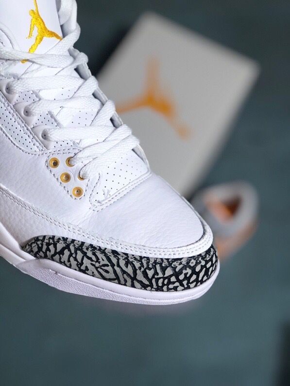 Sneakers White Orange Adult Style - Jordan 3 - product image from the listing.