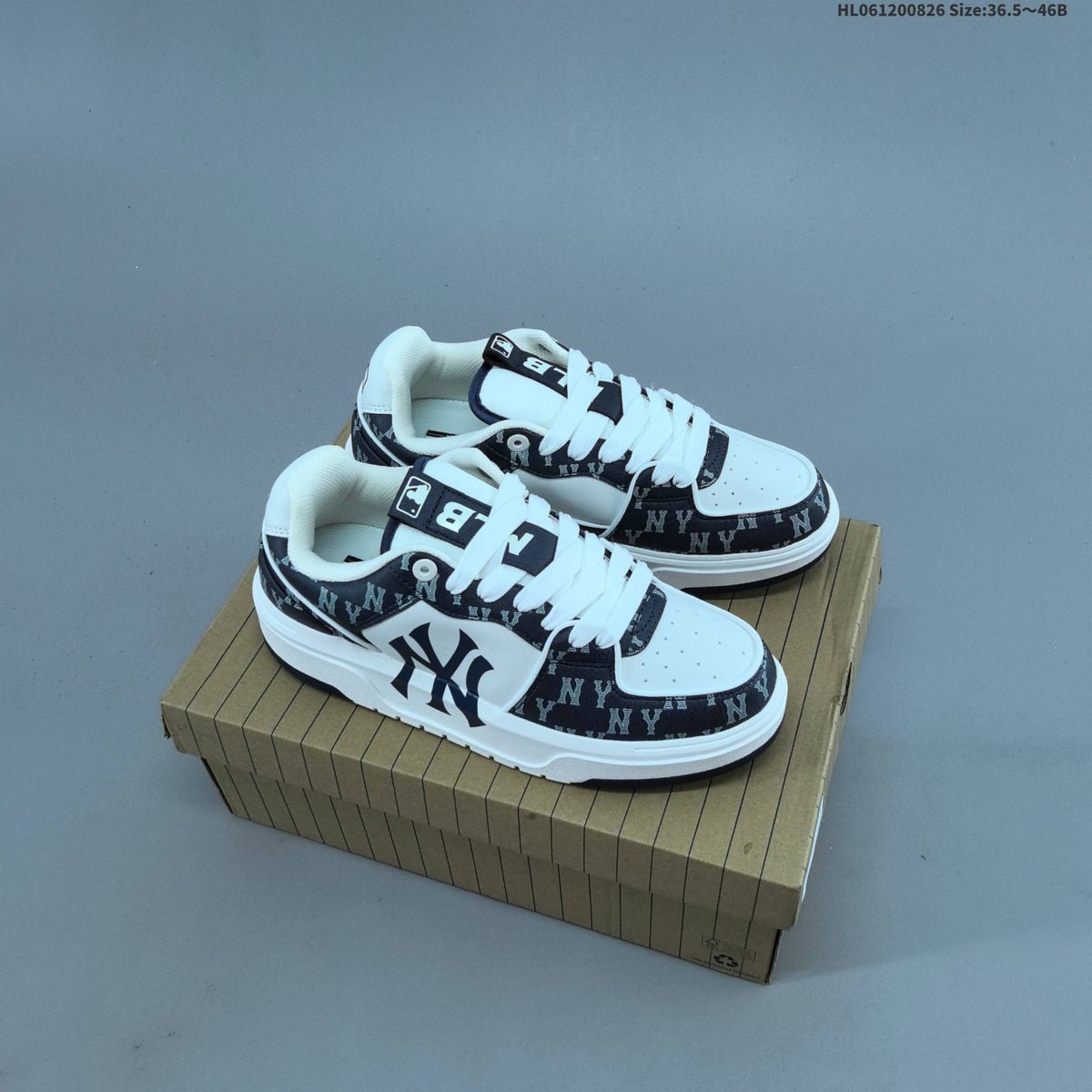 MLB Chunky Liner New York Yankees Low-Cut Sneakers - product image from the listing.