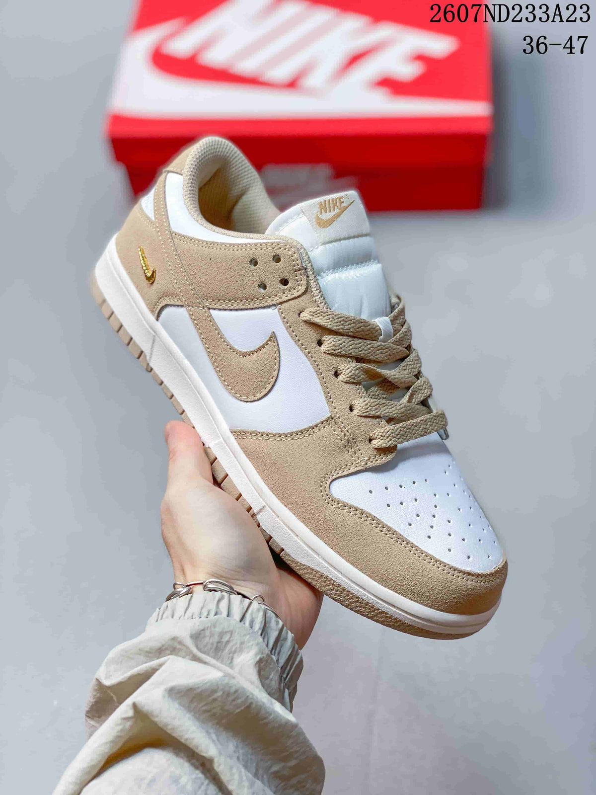 Nike SB Dunk Low Pro Low-Cut Sneakers - product image from the listing.