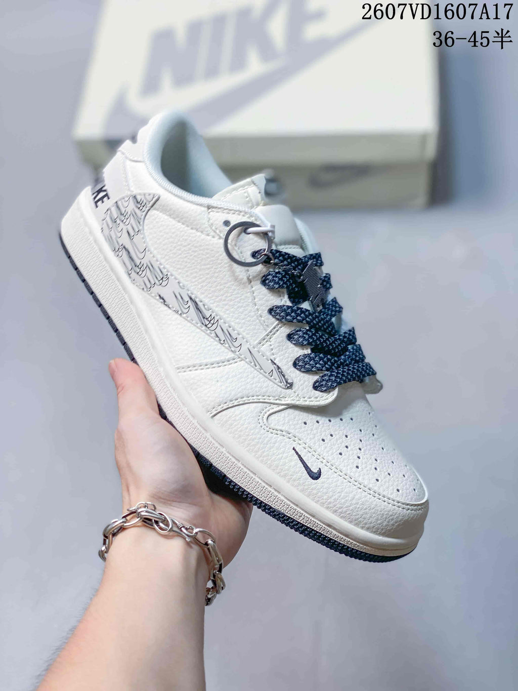 Graphic Sneakers White Dark Details - Jordan 1 Low 2607VD1607A17 - product image from the listing.