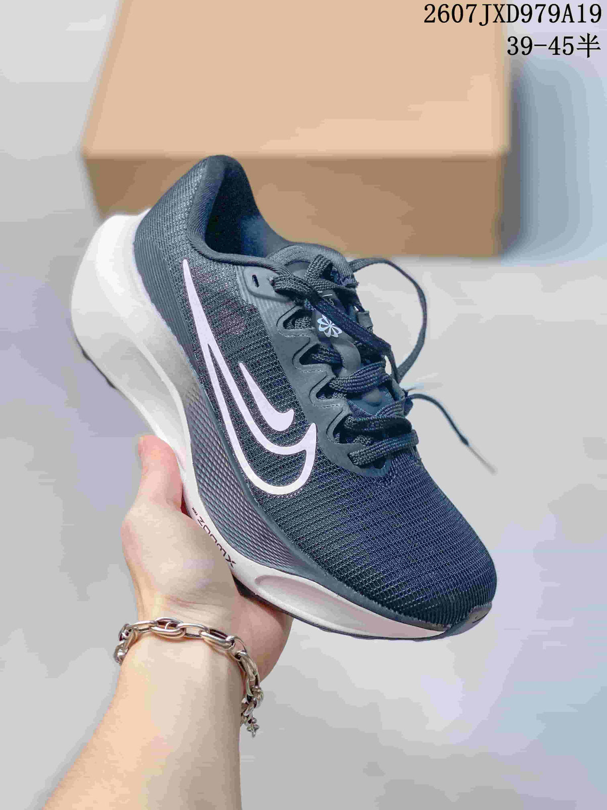 Nike Zoom Fly 5 PRM Low-Top Sneakers for Running - product image from the listing.