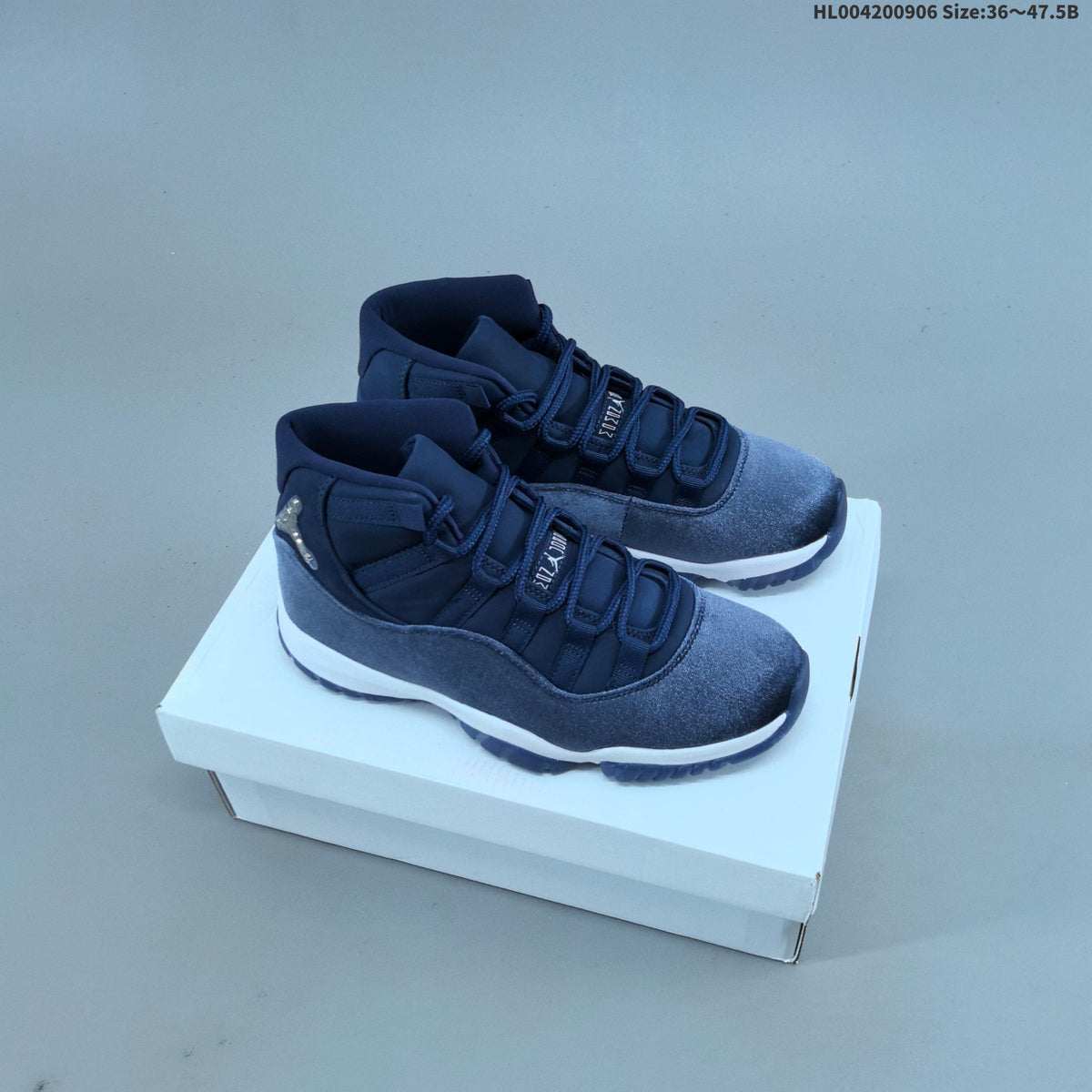 Air Jordan 11 Retro Midnight Navy High-Top Sneakers - product image from the listing.