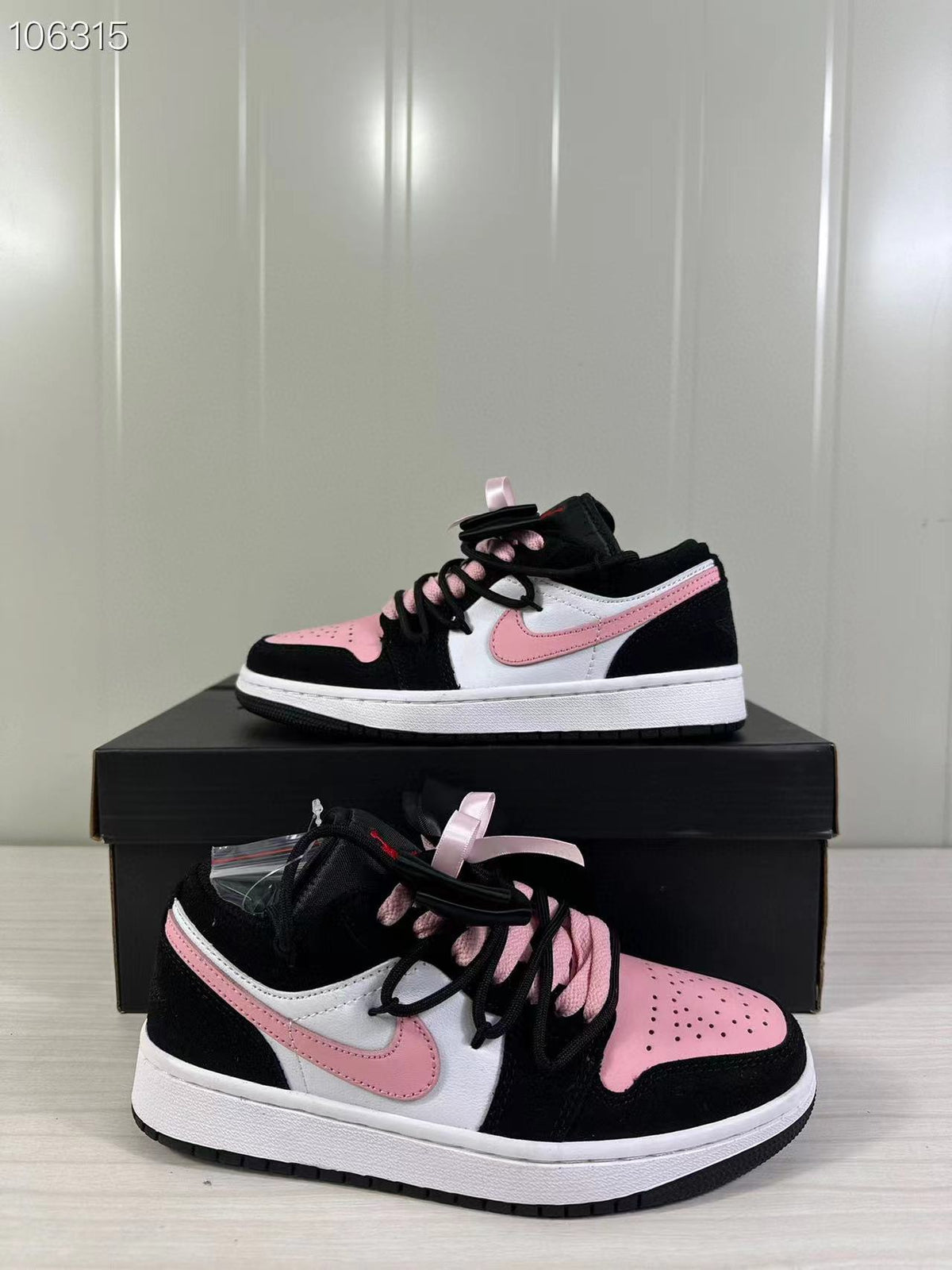 Air Jordan 1 Low GS Black Pink DX4374-008 - product image from the listing.