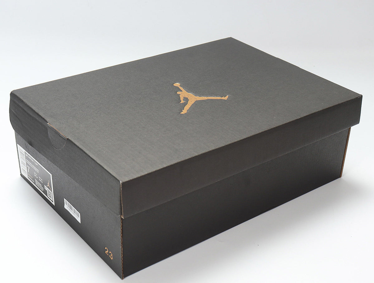 Jordan 1 Low Sneakers in White and Green 553558-301 - product image from the listing.