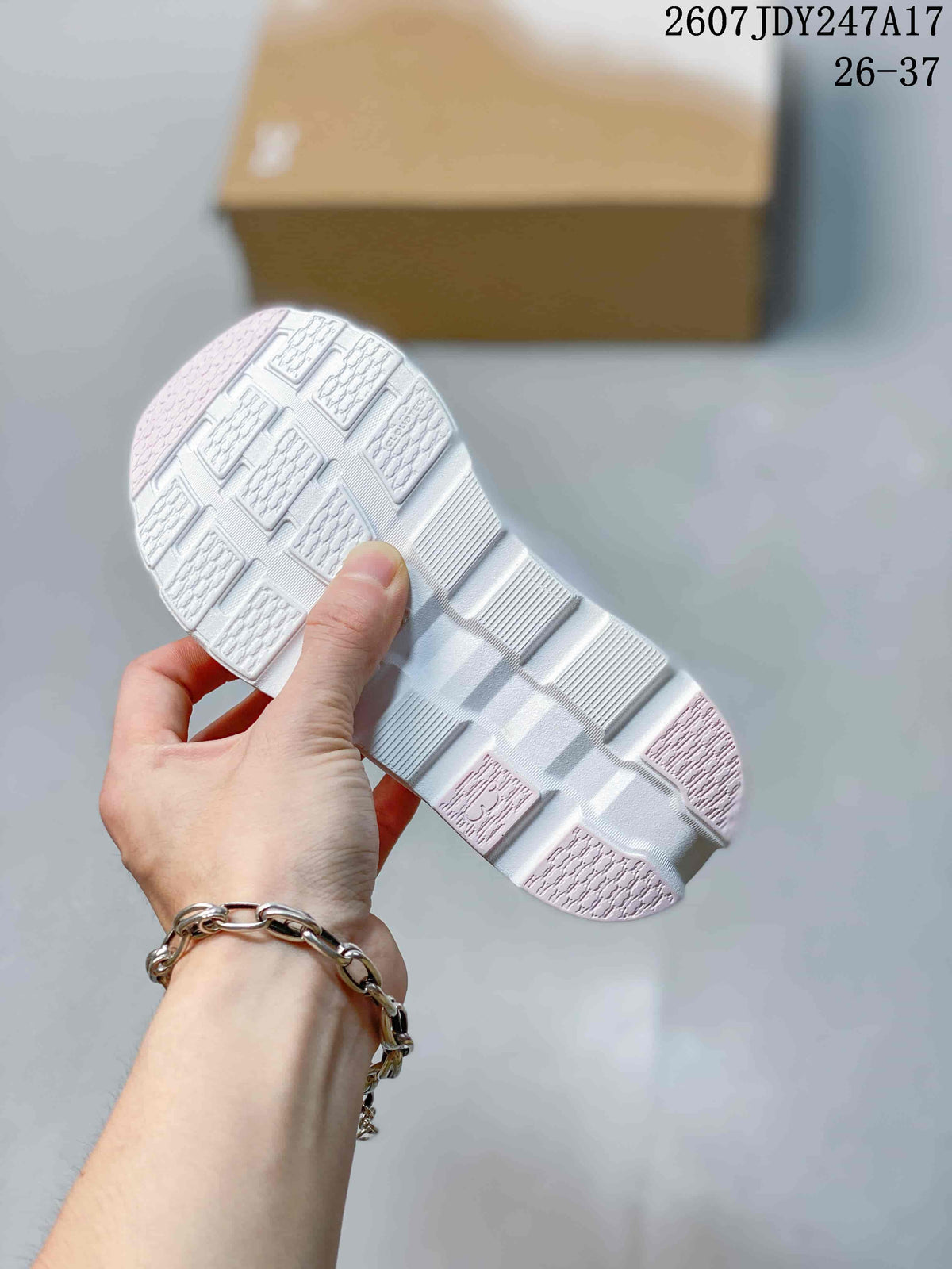 Women's On Cloudstratus 3 Running Shoes Pink - product image from the listing.