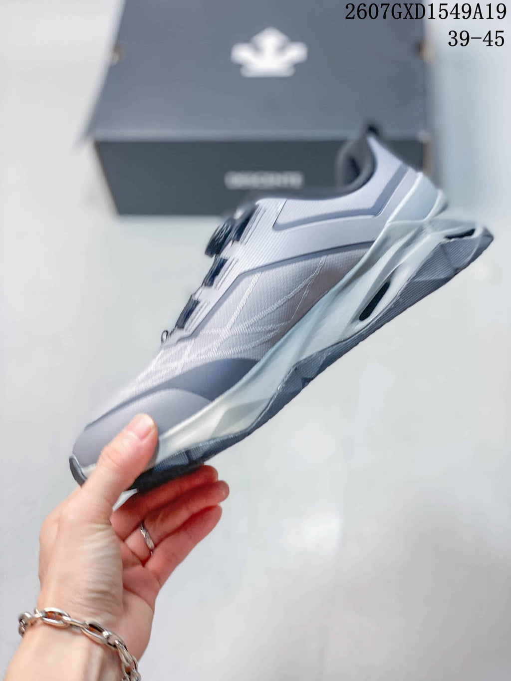 DESCENTE Circuit 2.0 Wire Gray Training Trainers 721490OWE - product image from the listing.