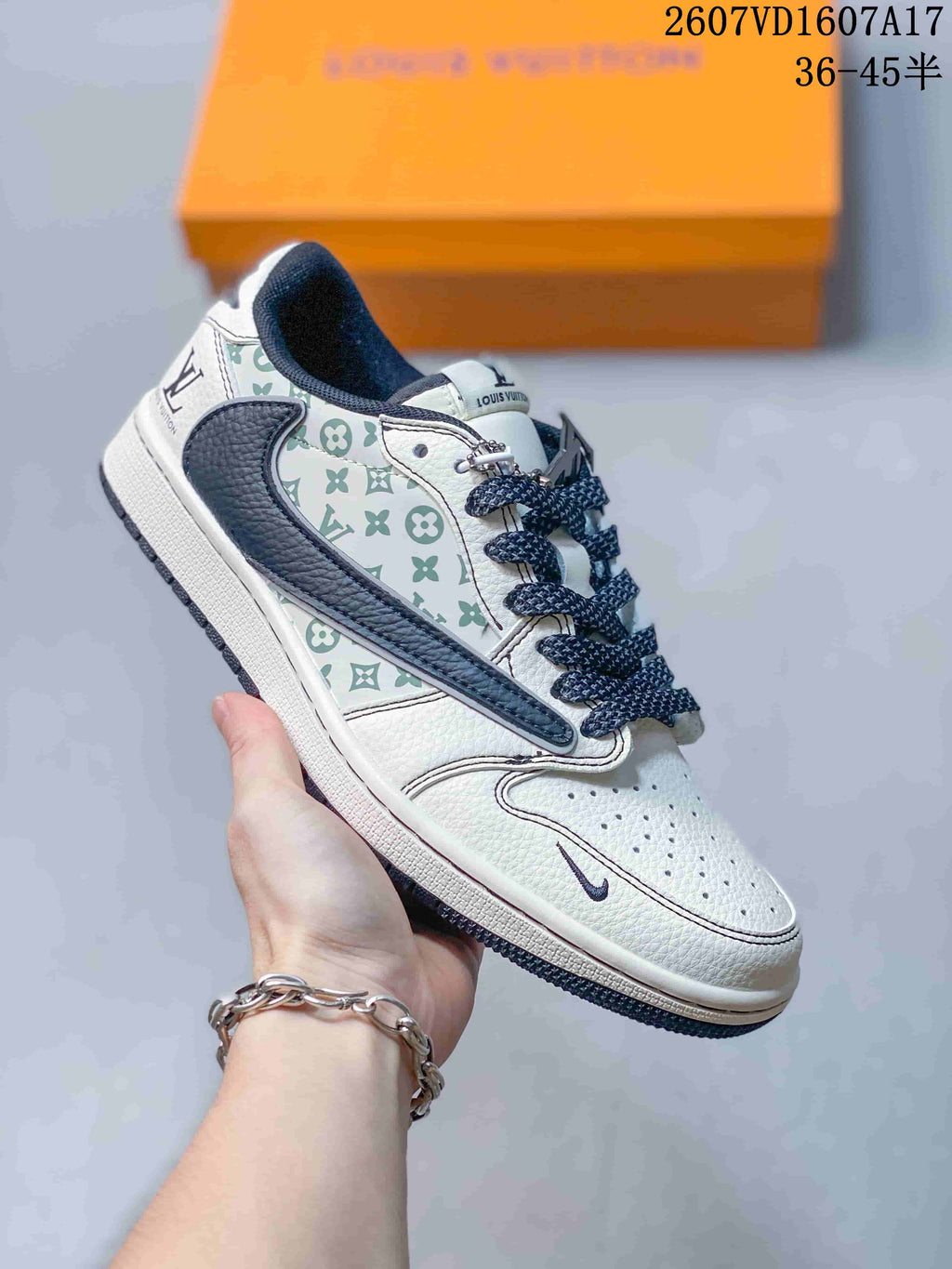 Graphic Sneakers White Dark Details - Jordan 1 Low 2607VD1607A17 - product image from the listing.