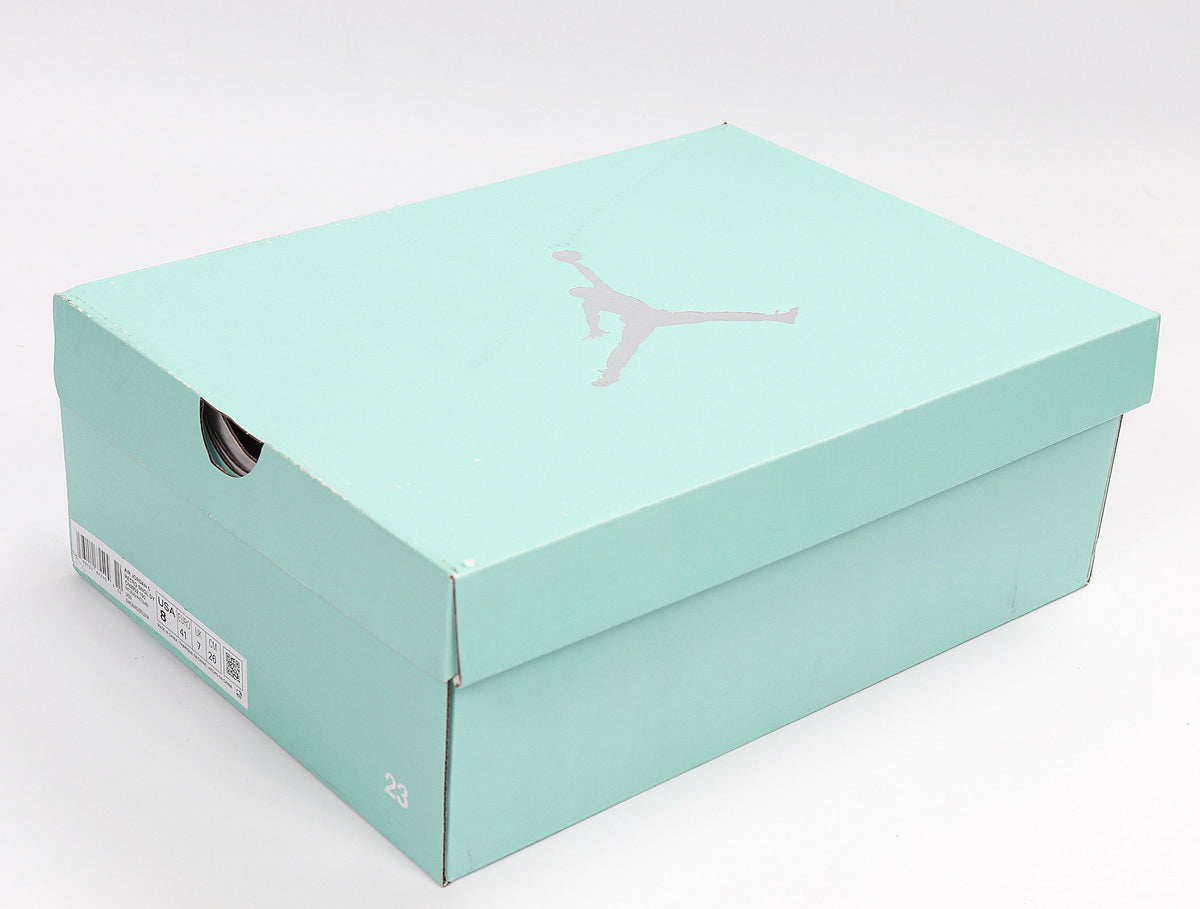 Jordan 4 Retro Sneakers in White and Mint CN2932-100 - product image from the listing.