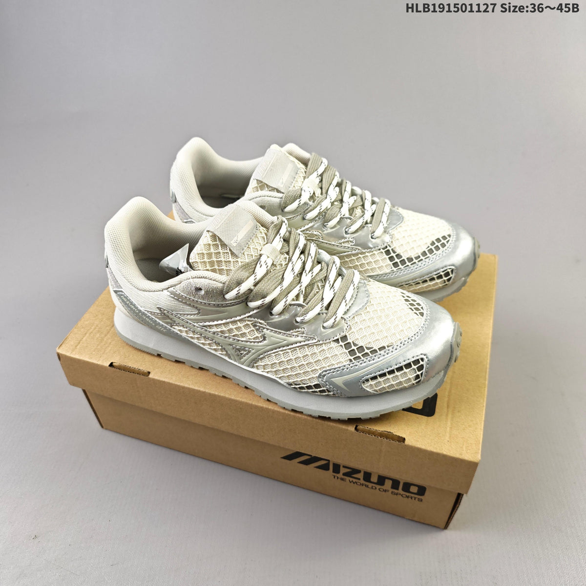 Mizuno Retro Sneakers for Running - product image from the listing.