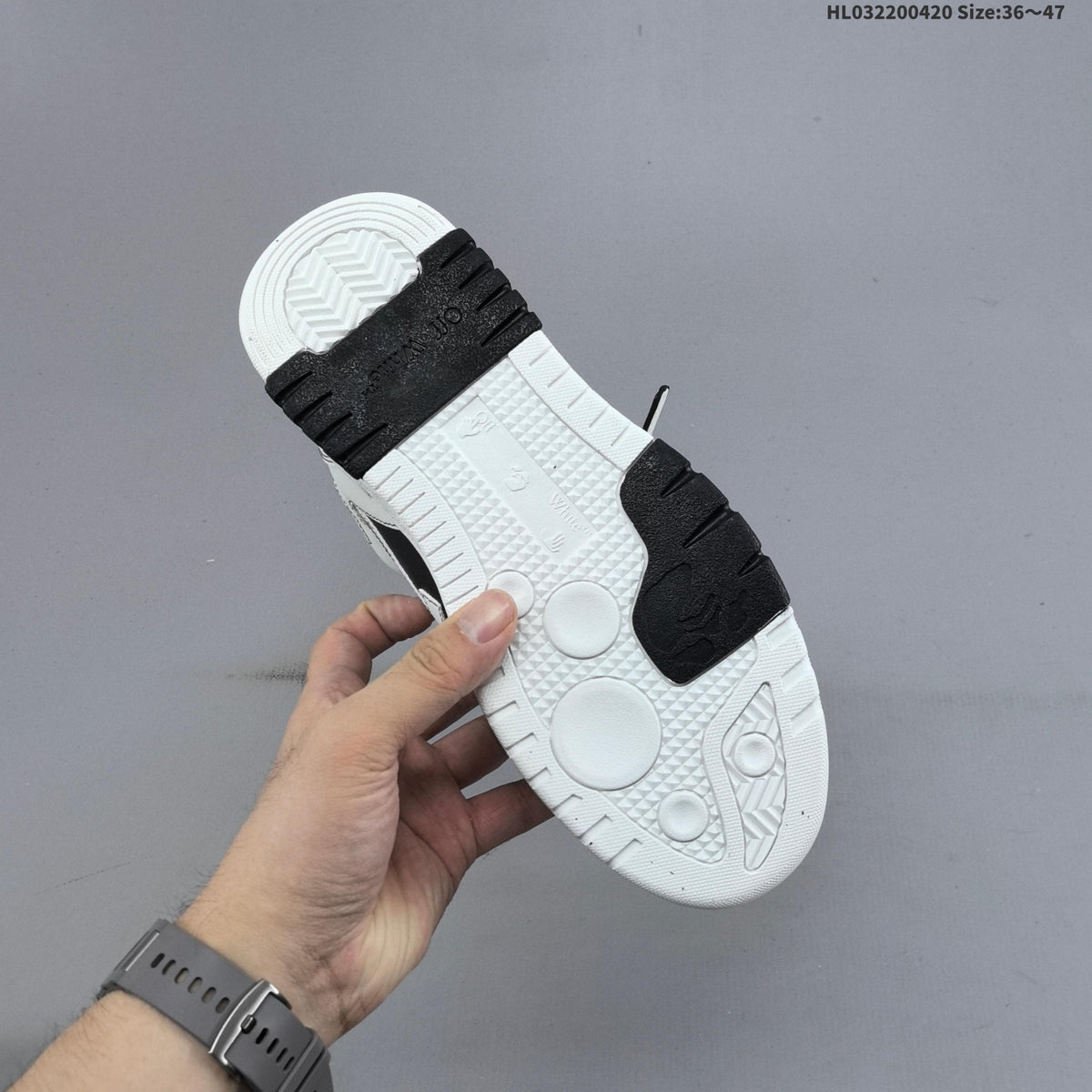 White and Black Off-White Arrows Low-Top Sneakers - product image from the listing.