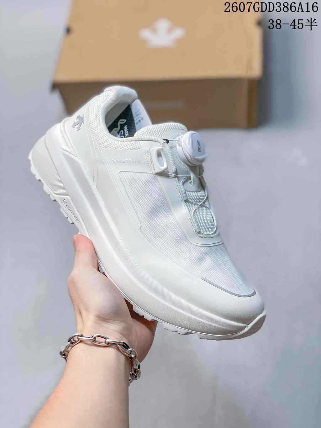 DESCENTE Dualis PRIME WIRE 2.0 Low-Cut Sneakers - product image from the listing.