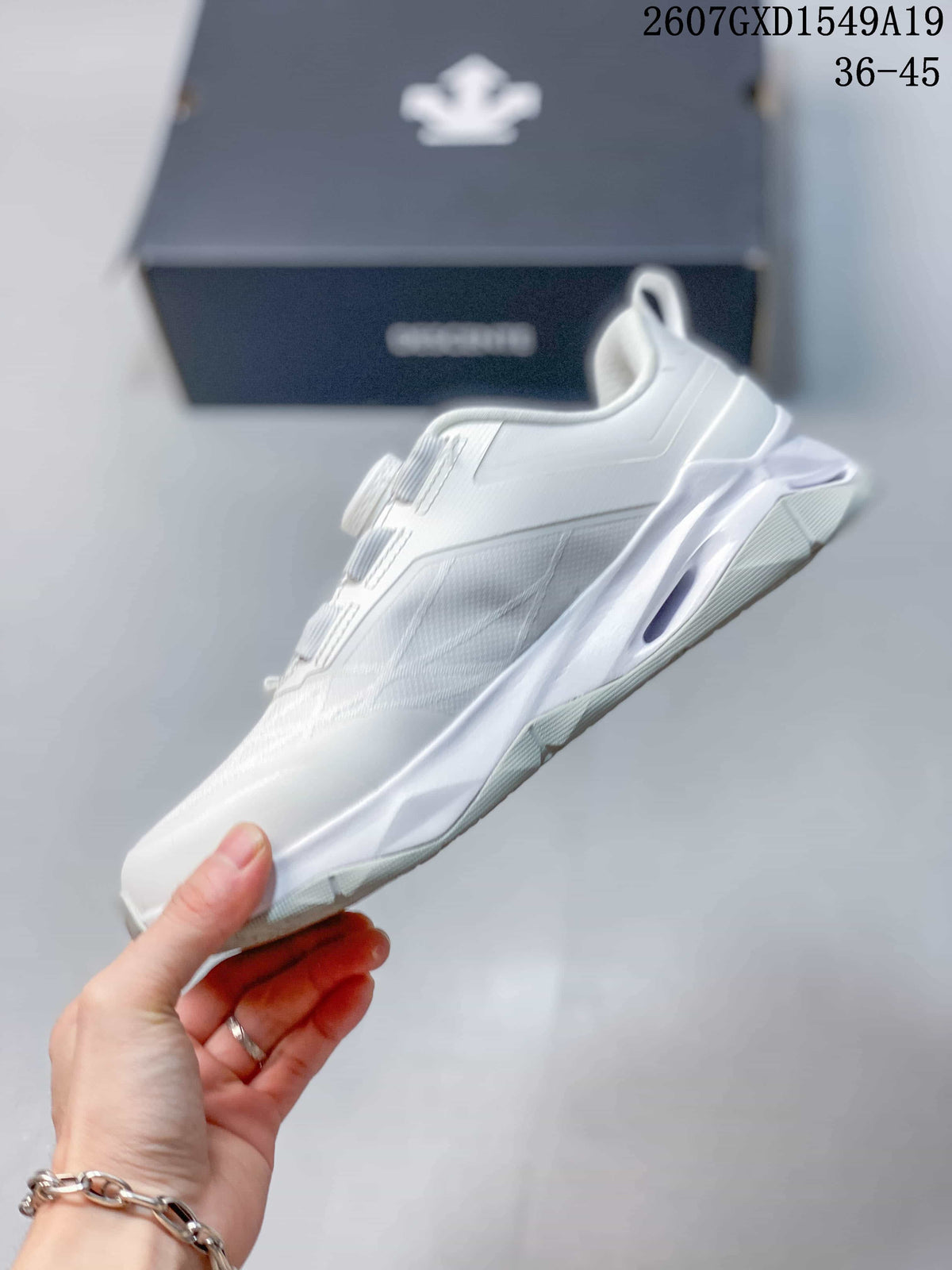 DESCENTE Circuit 2.0 Wire White Training Trainers 721490OWE - product image from the listing.