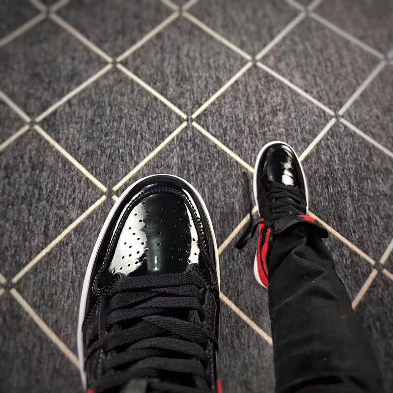 Black Red Mirror-Effect Sneakers - Jordan 1 High - product image from the listing.