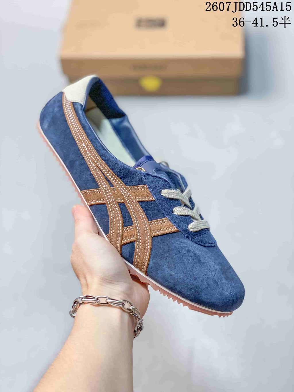 Onitsuka Tiger Tai-Chi Sakura Trainers 2607JDD545A15 - product image from the listing.