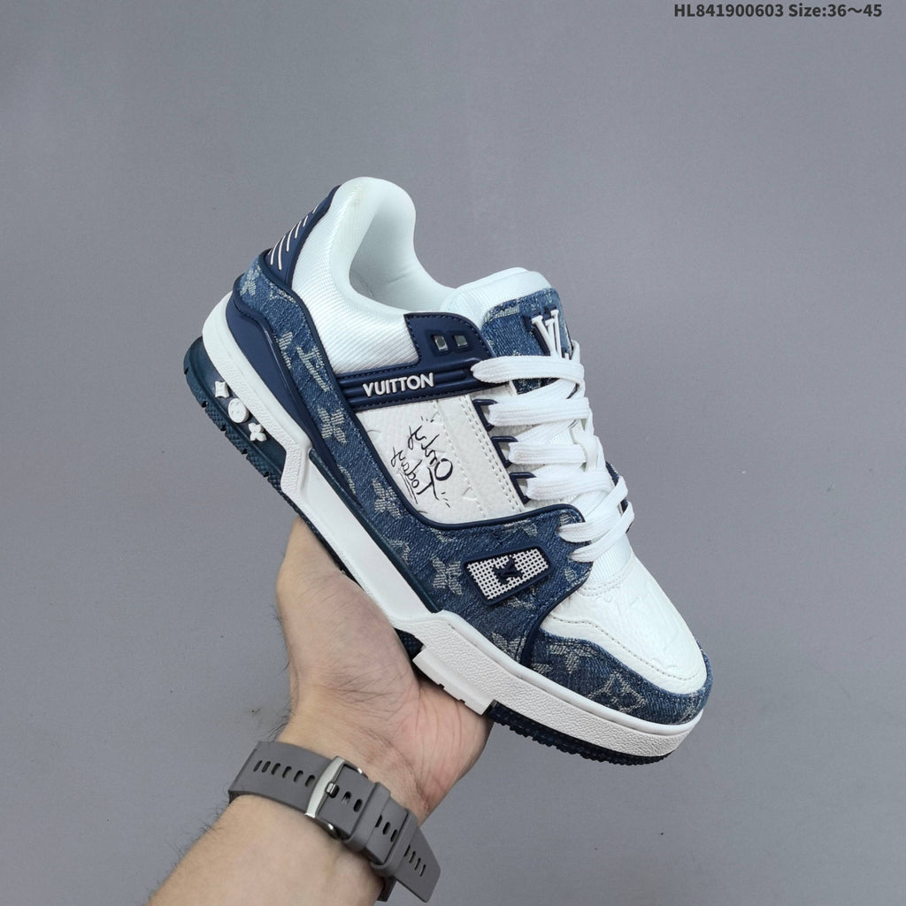 Louis Vuitton Low-Top Sneakers in Black or in Blue and White - product image from the listing.