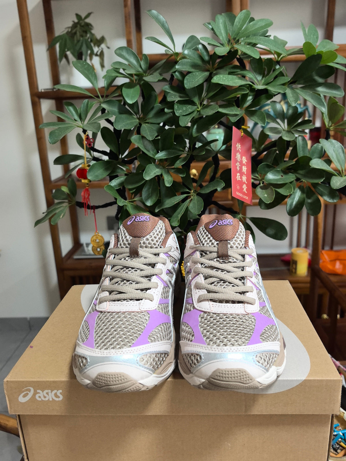 ASICS GEL-KAYANO 14 Sneakers in White Purple - product image from the listing.
