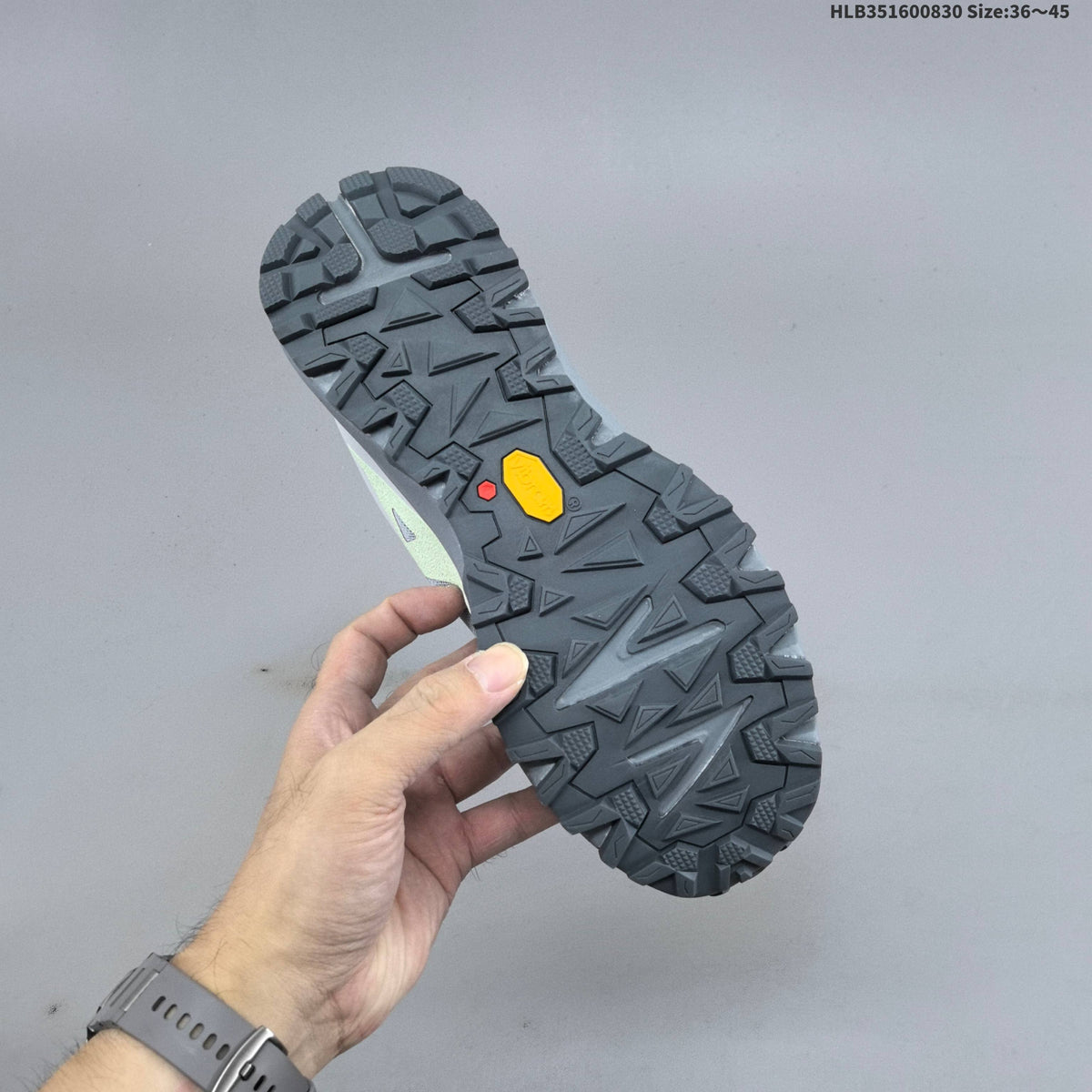 KAILAS Kuocang Low-Cut Hiking Shoes with Vibram Outsole - product image from the listing.