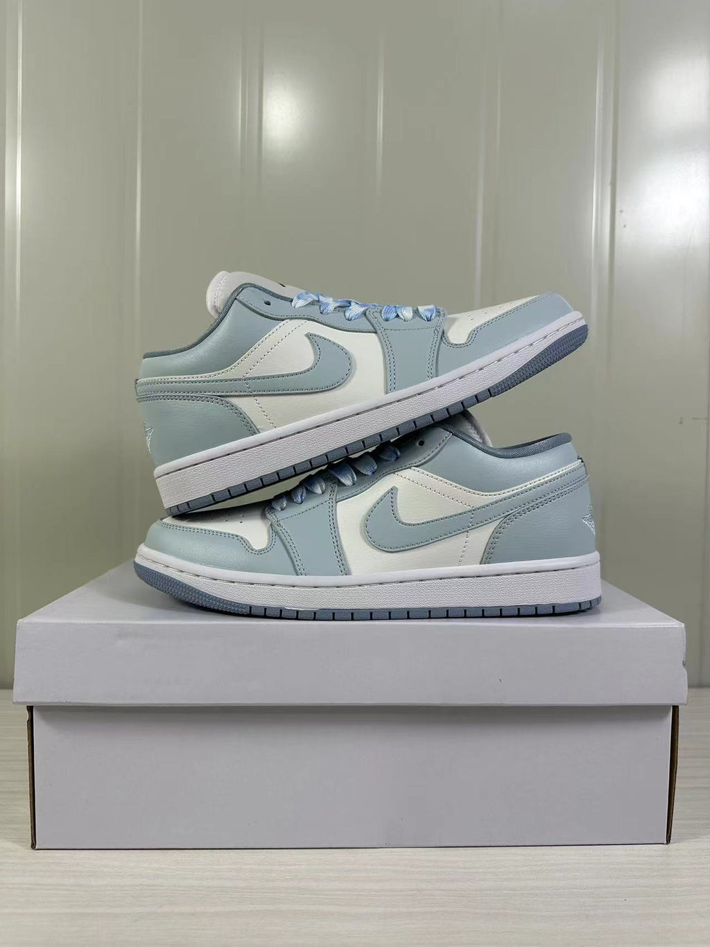 Air Jordan 1 Low Blue White DC0774-164 - product image from the listing.