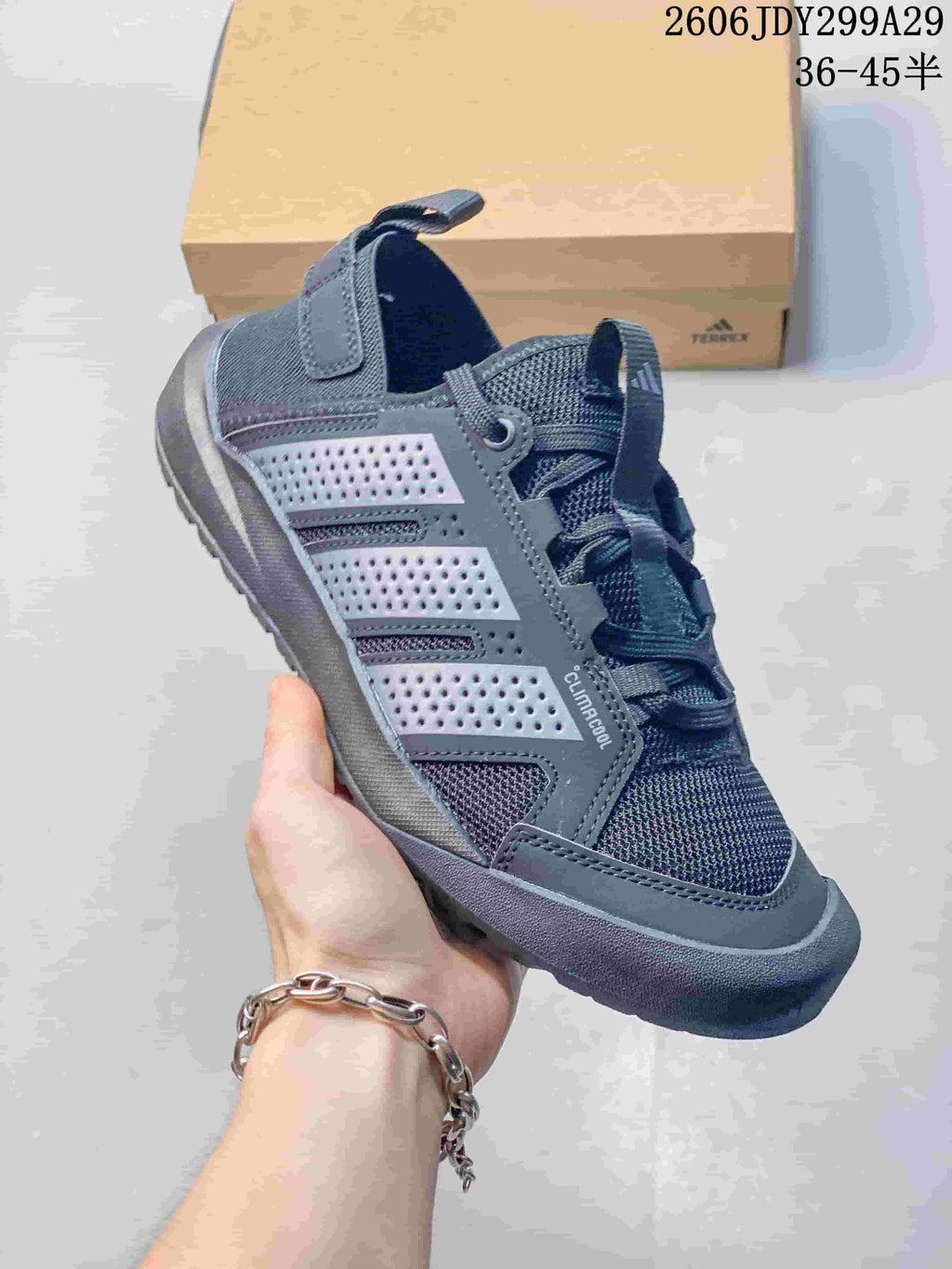 Adidas Terrex Daroga 25 Sneakers in Dark Gray 2606JDY299A29 - product image from the listing.