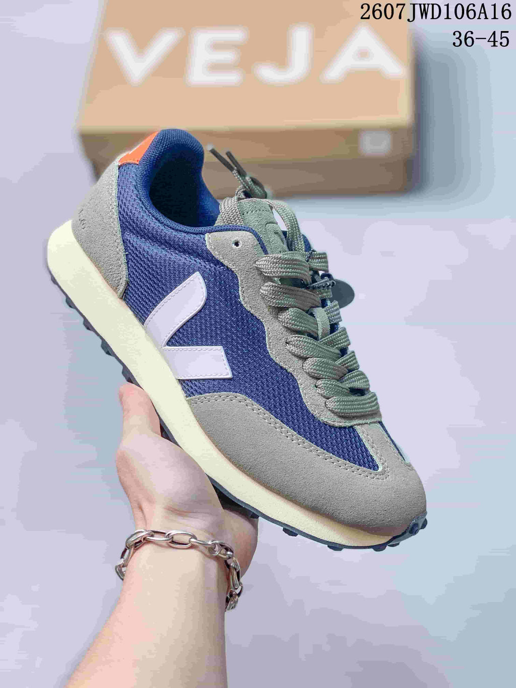 VEJA Rio Branco Alveomesh Trainers - product image from the listing.