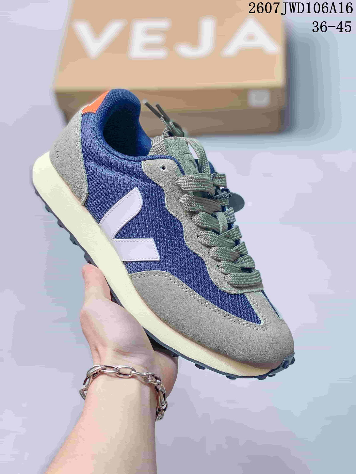 VEJA Rio Branco Alveomesh Trainers - product image from the listing.