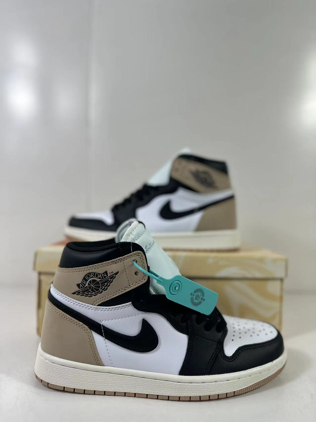 Air Jordan 1 High OG Sneakers Brown Black FD2596-021 - product image from the listing.
