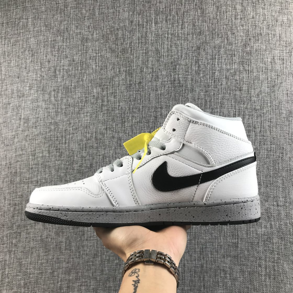 White Grey Dot Sneakers - Air Jordan 1 Retro High OG - product image from the listing.